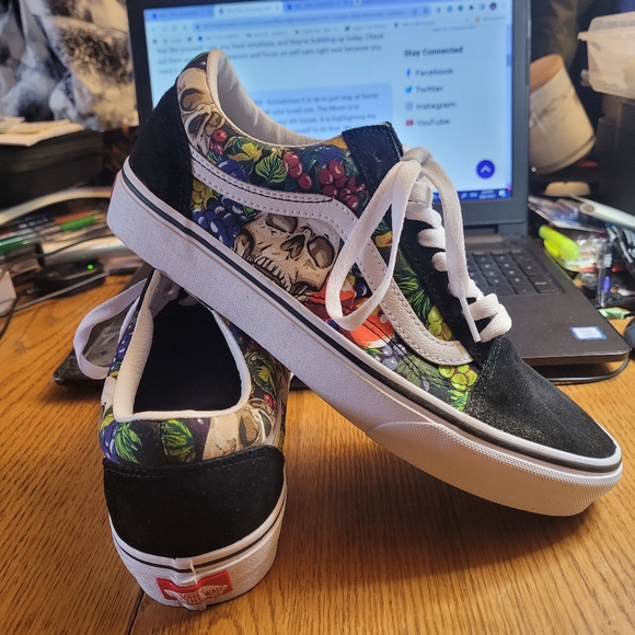 Ladies Sneakers - Picture 3 of 10